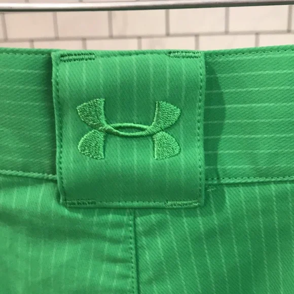 Under Armour Golf Shorts Mens Size 42 Green Pin Stripe Athletic Flat Front - Picture 4 of 9